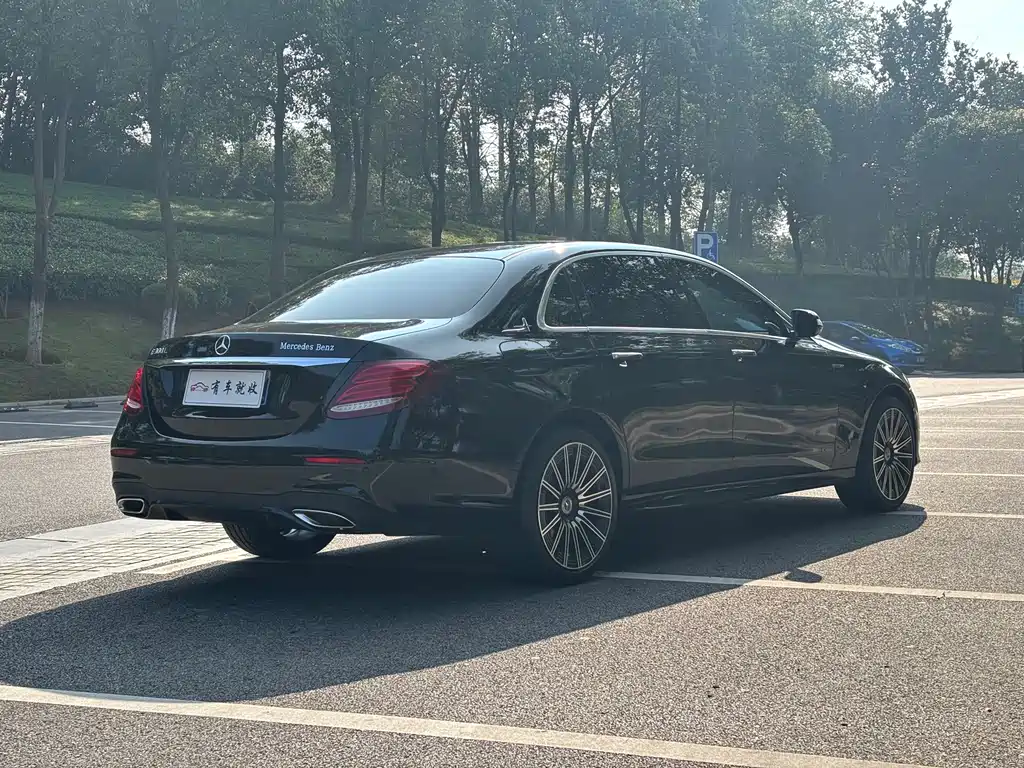 Mercedes-Benz E-Class — миниатюра 9