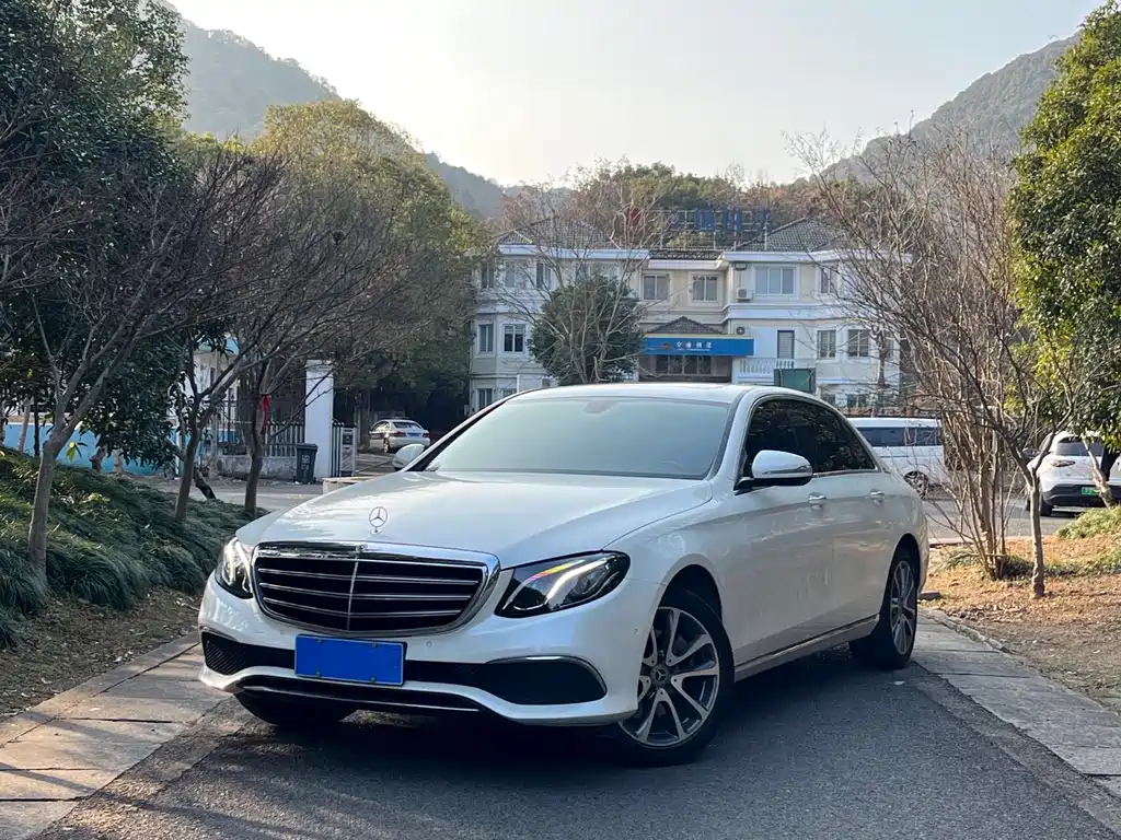 MERCEDES-BENZ E CLASS