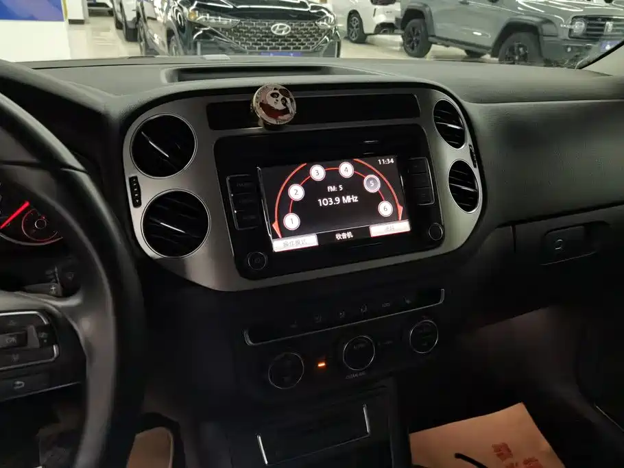 Volkswagen Tiguan — миниатюра 13