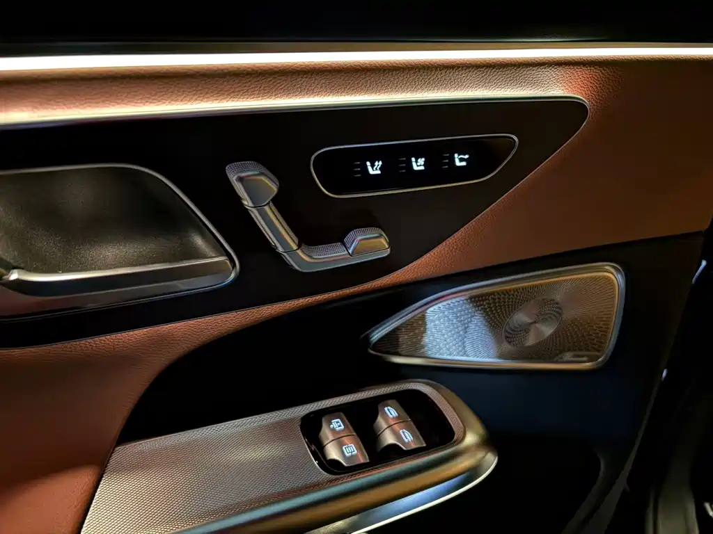 Mercedes-Benz E-Class — миниатюра 7