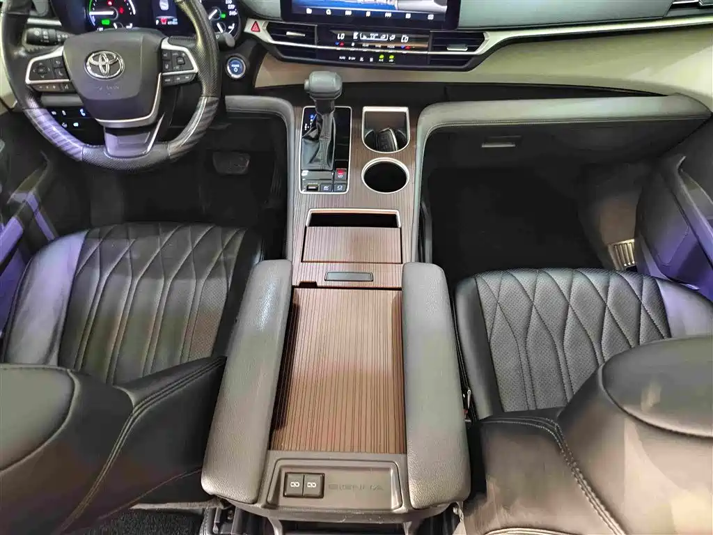 Toyota Sienna — миниатюра 8