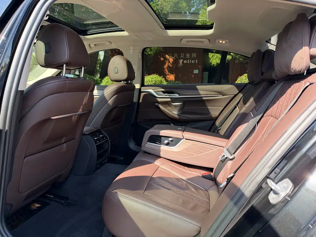 BMW 5 Series New Energy — миниатюра 13