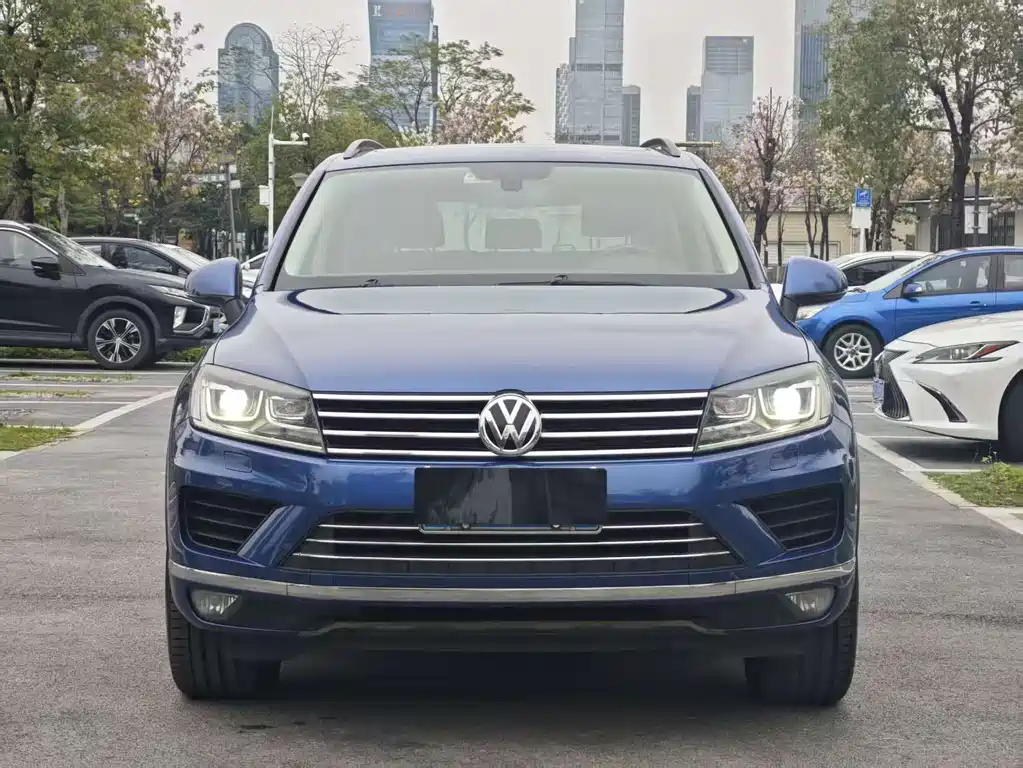 VOLKSWAGEN TOUAREG