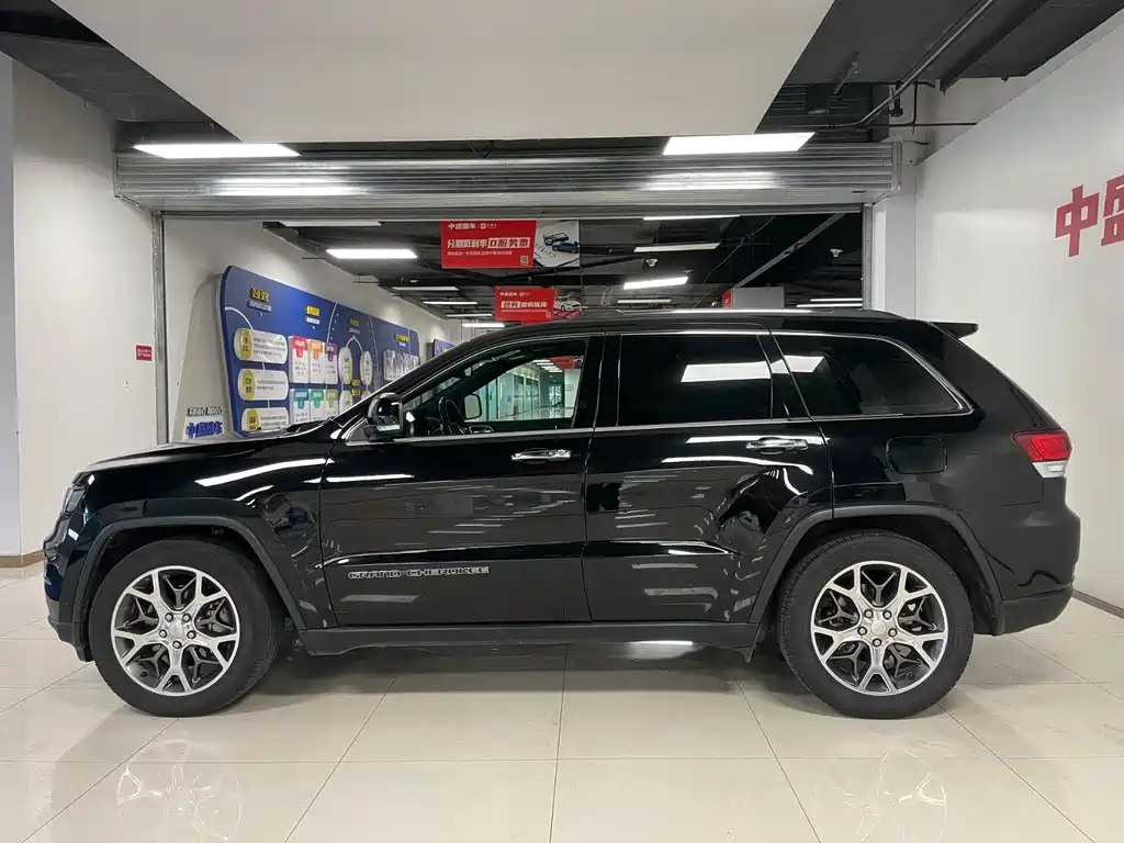 Jeep Grand Cherokee (Import) — миниатюра 4