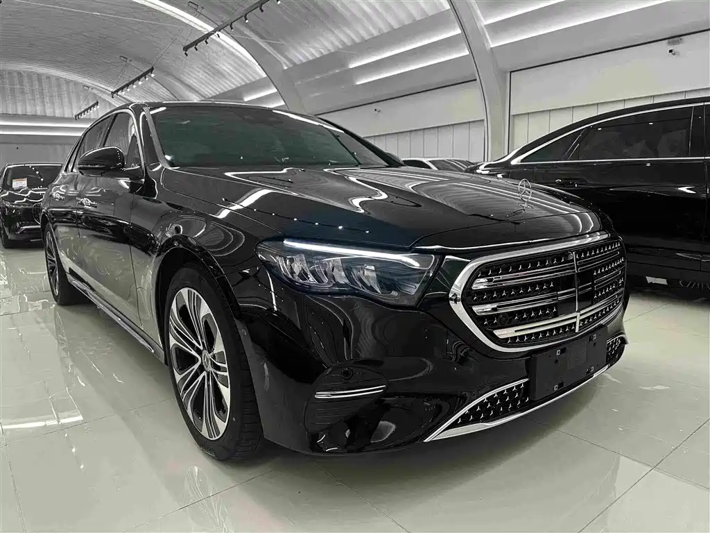 Mercedes-Benz E-Class — миниатюра 3