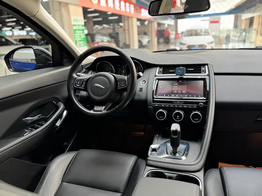 Jaguar E-PACE — миниатюра 14