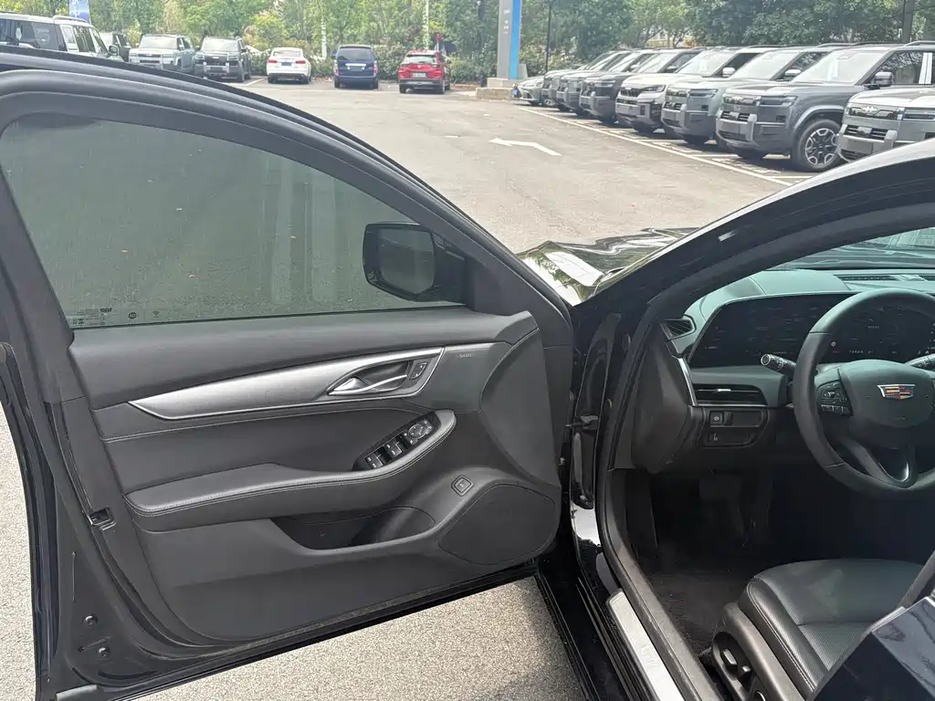 Cadillac CT5 2025 28T