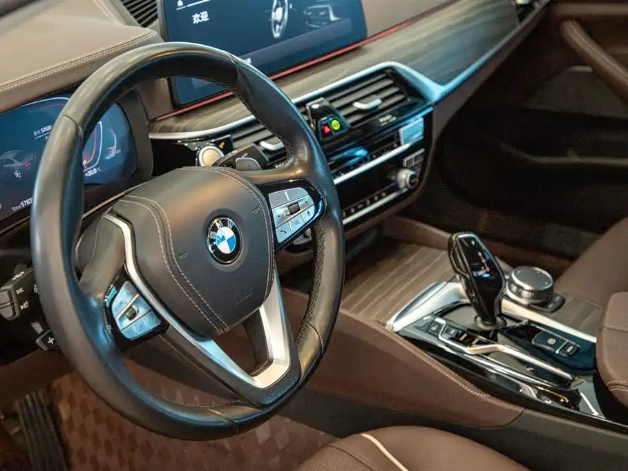 BMW 5 Series — миниатюра 14
