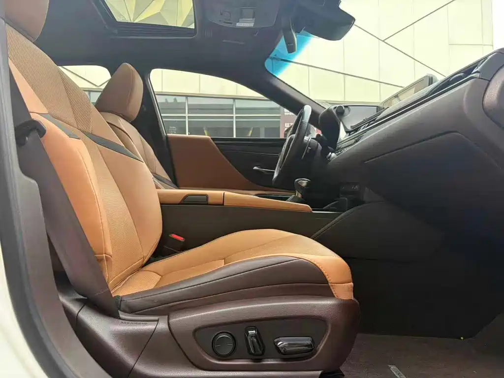 Lexus ES — миниатюра 5