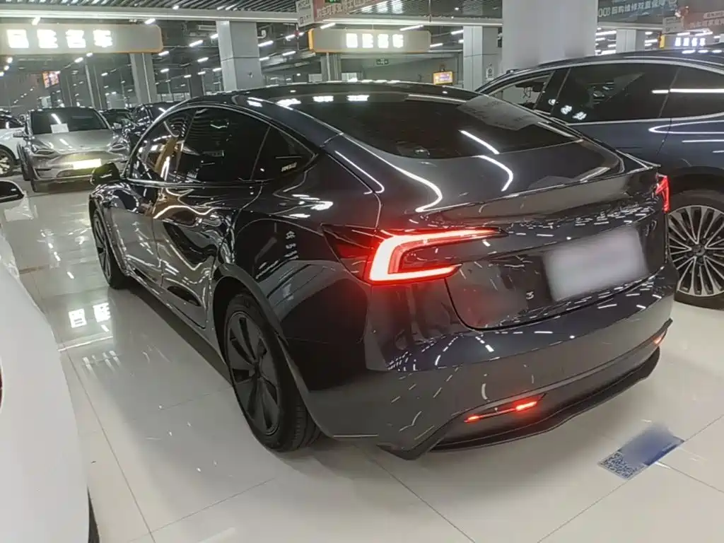 Tesla Model 3 — миниатюра 5