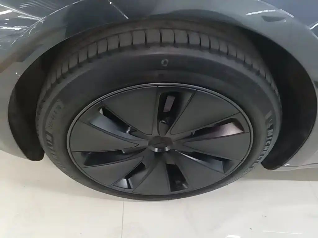 Tesla Model 3 — миниатюра 23