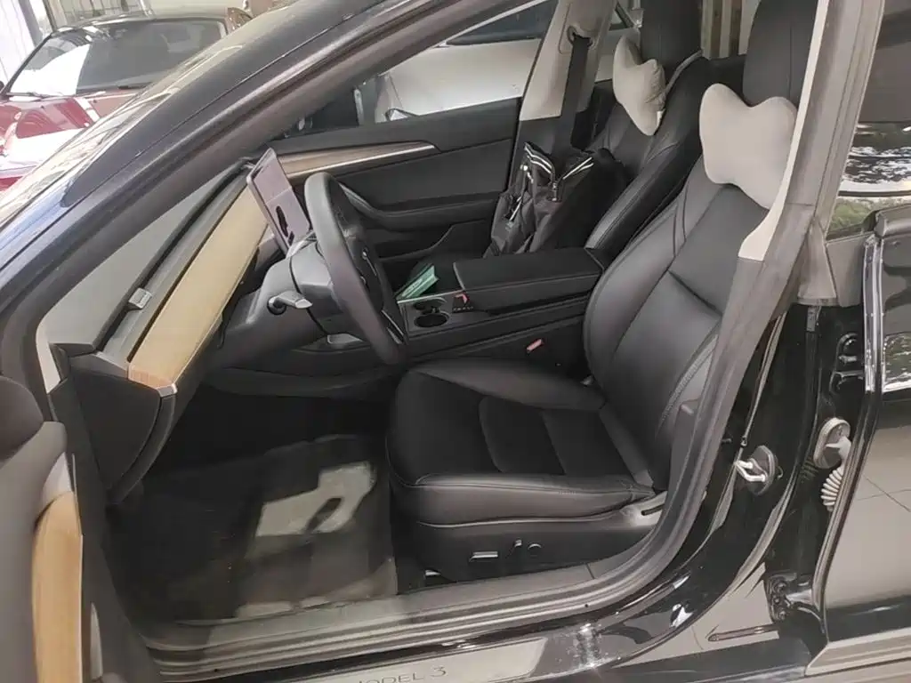 Tesla Model 3 — миниатюра 15