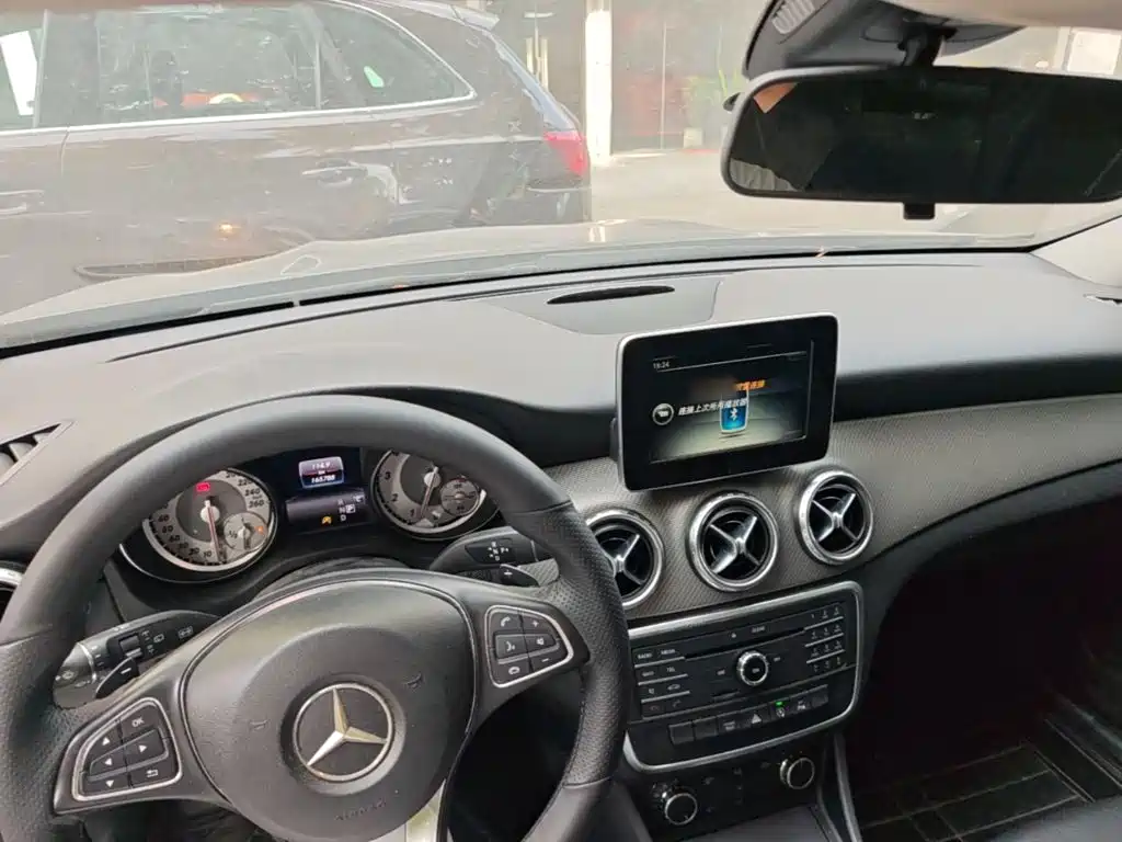 Mercedes-Benz GLA — миниатюра 10