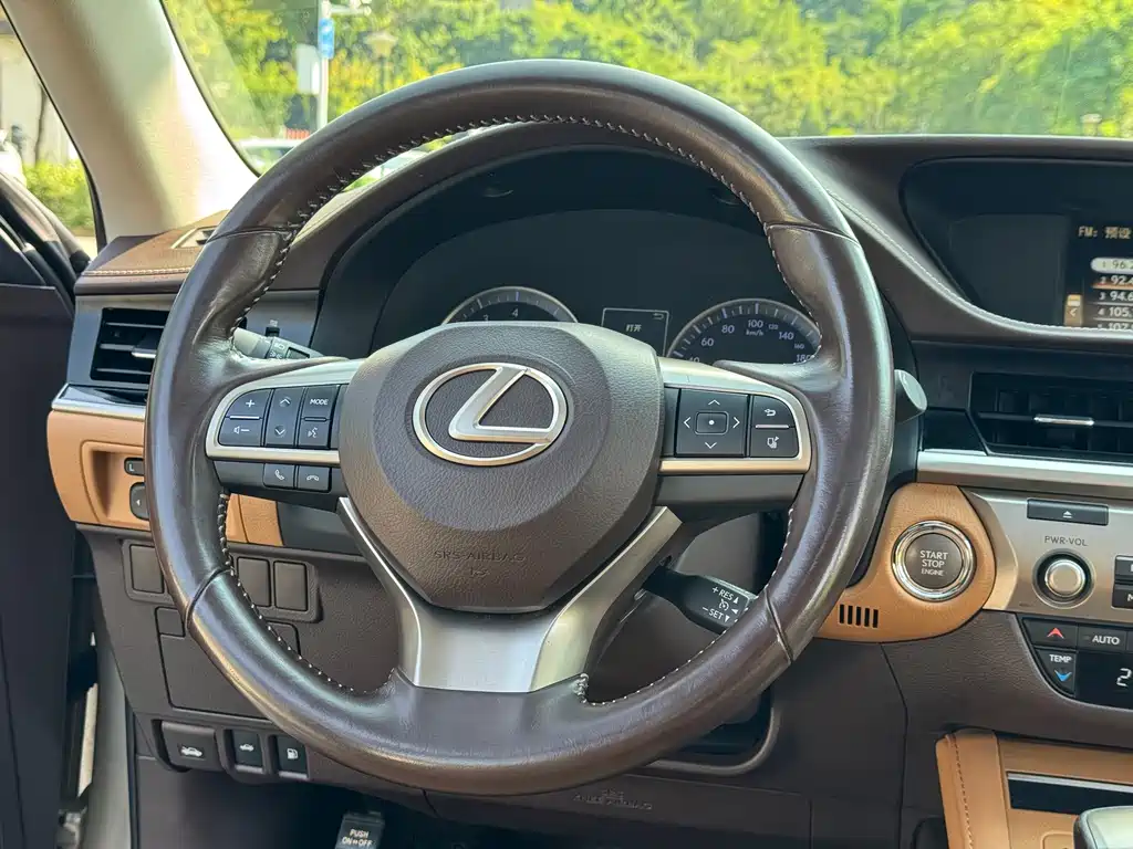 Lexus ES — миниатюра 9