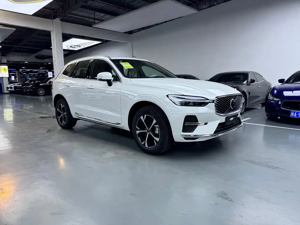 Volvo XC60 2026 B5 Luxury