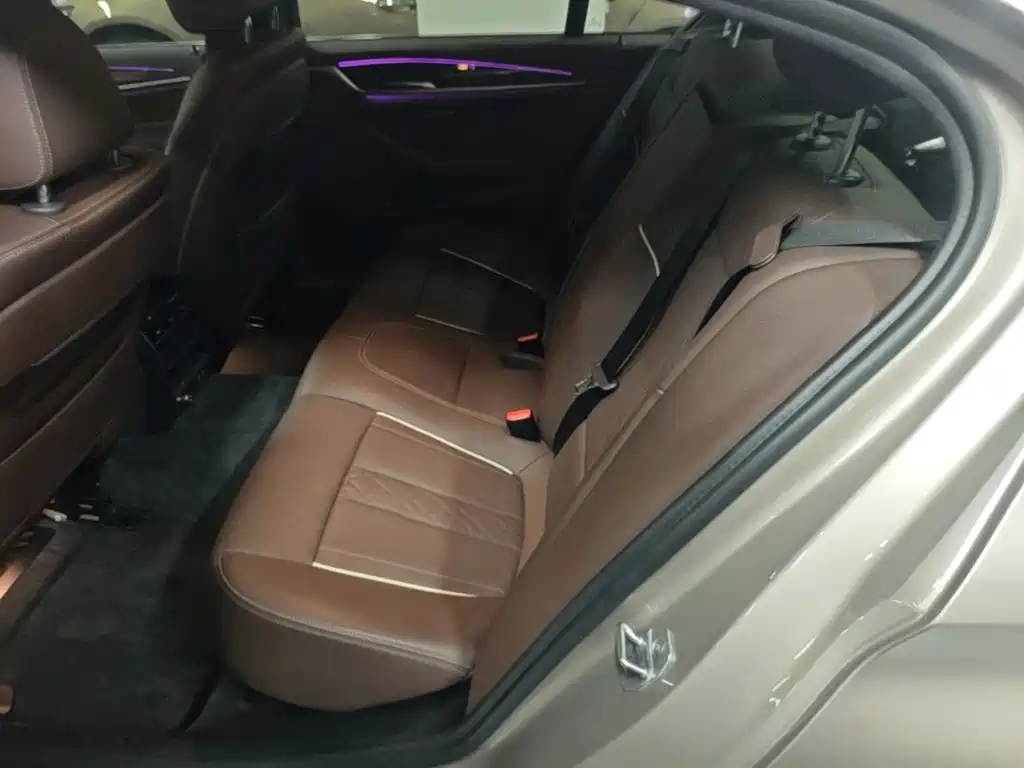 BMW 5 Series — миниатюра 17