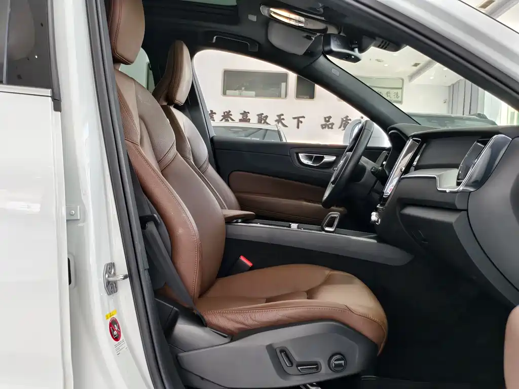 Volvo XC60 2022 B5 Luxury