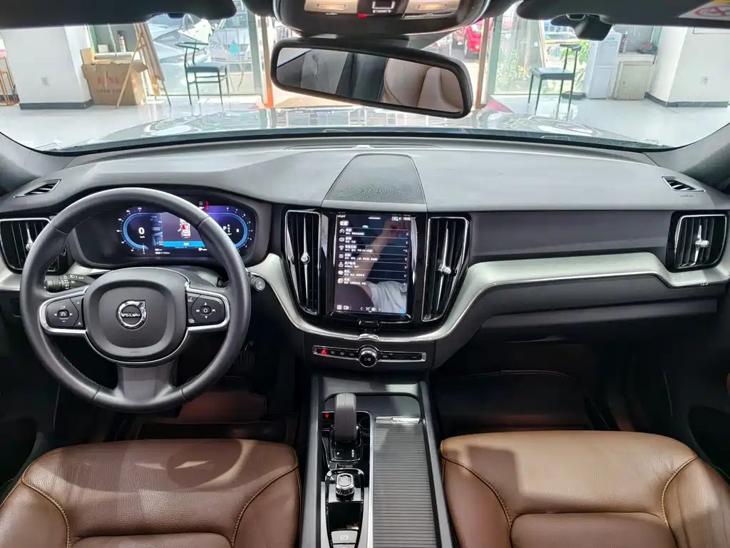 Volvo XC60 2022 B5 Luxury