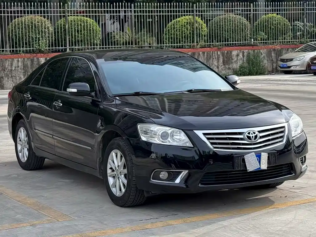 Toyota Camry — миниатюра 3