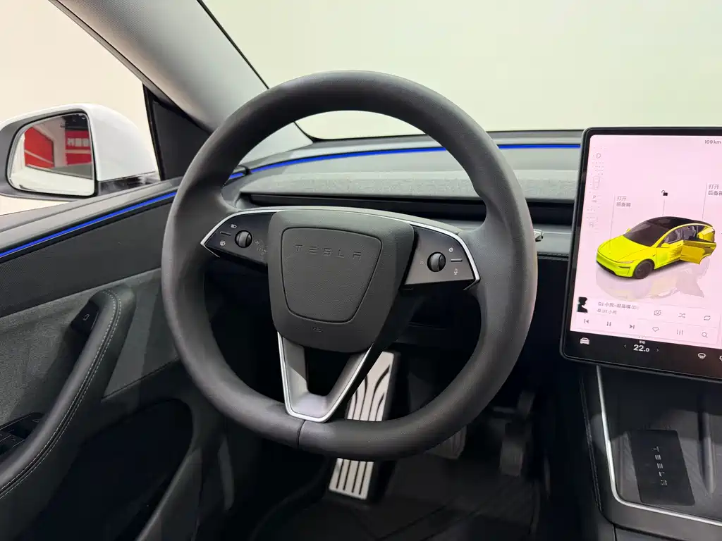 Tesla Model Y — миниатюра 16