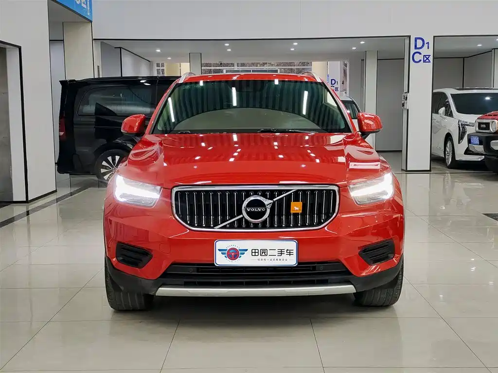 VOLVO XC40