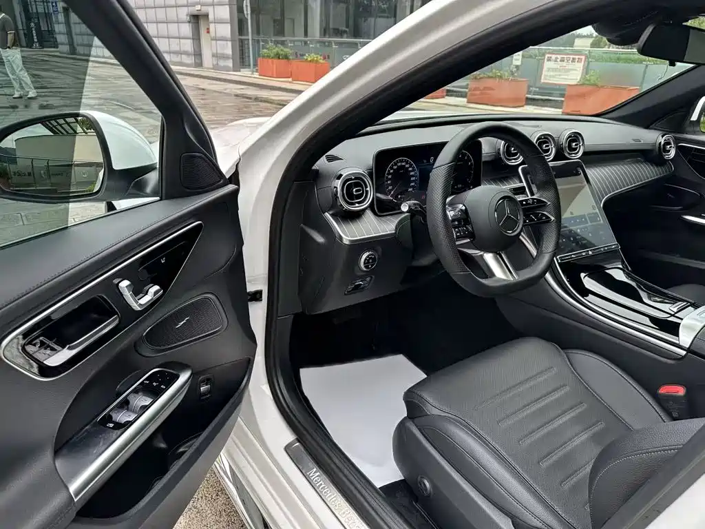 Mercedes-Benz C-Class — миниатюра 12