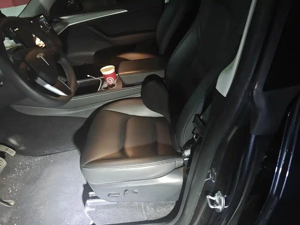 Tesla Model Y — миниатюра 11