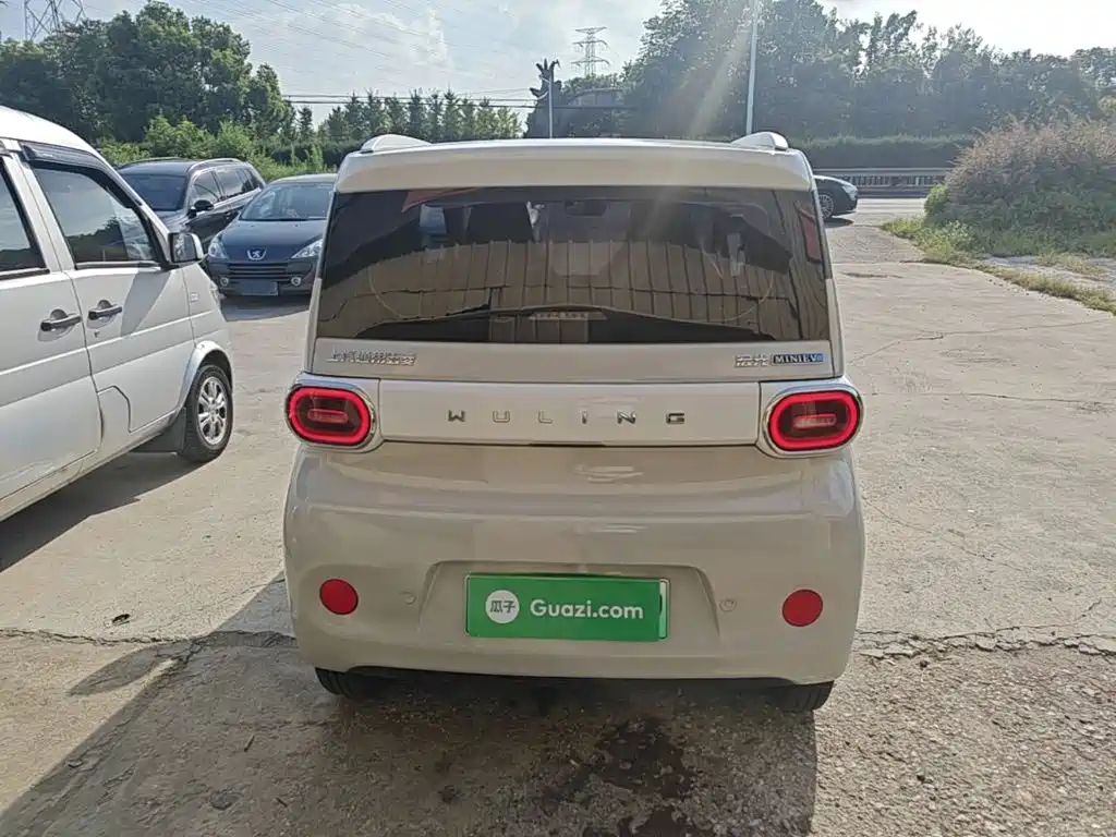 Wuling MINIEV — миниатюра 6