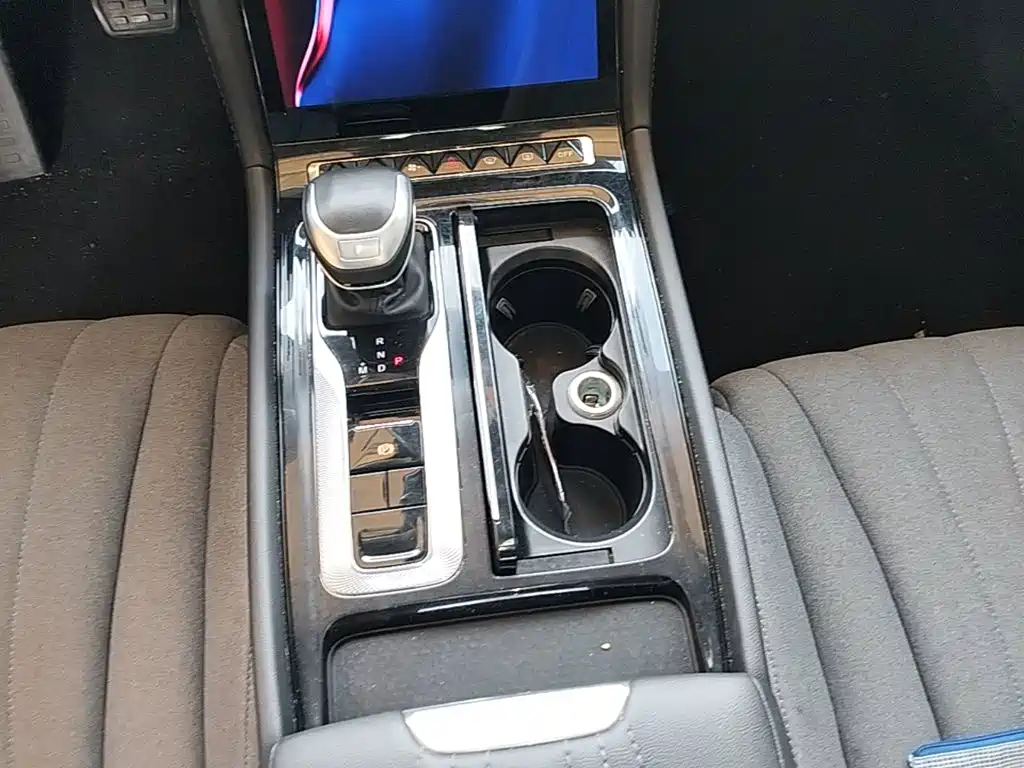Hongqi Hongqi H5 — миниатюра 14