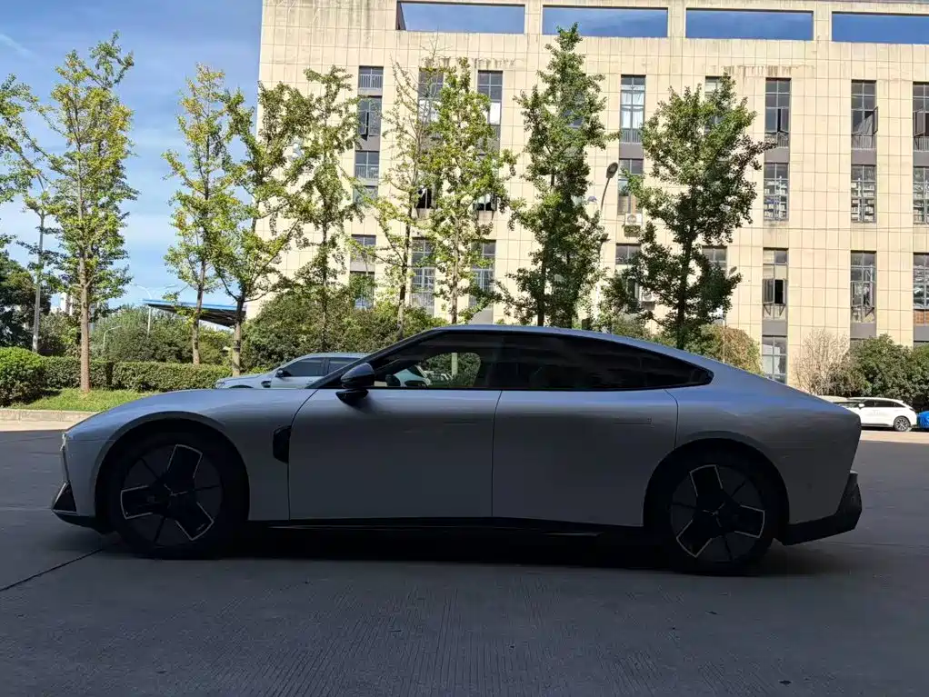 XPeng P7 — миниатюра 25