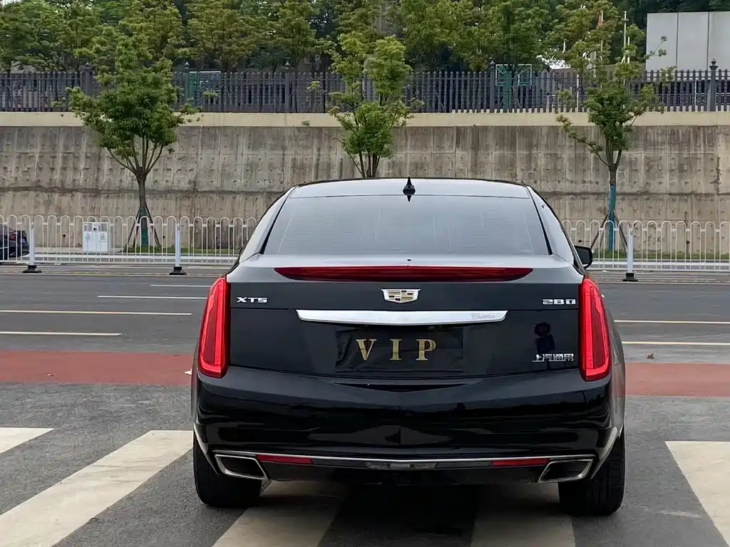 CADILLAC XTS