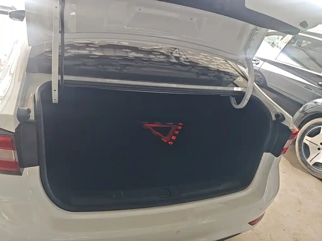 Roewe i5 — миниатюра 19