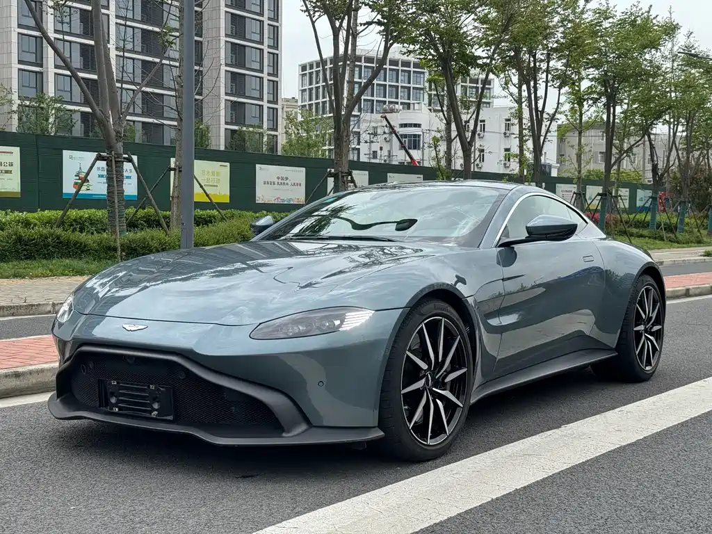 Купить Aston Martin V8 Vantage
