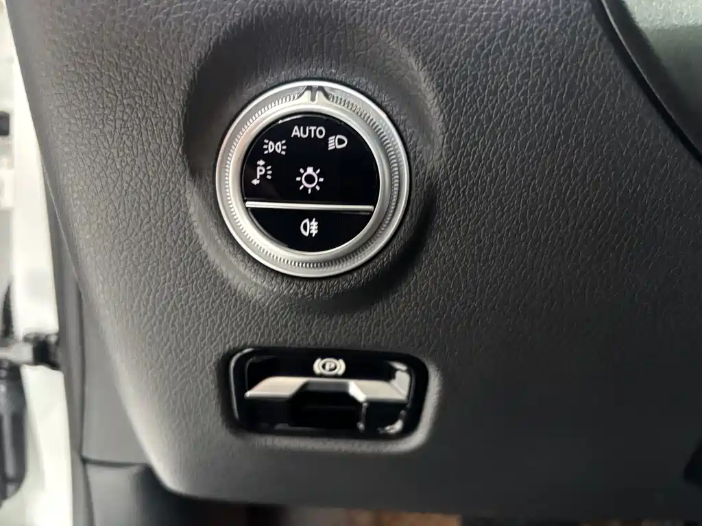 Mercedes-Benz C-Class — миниатюра 17