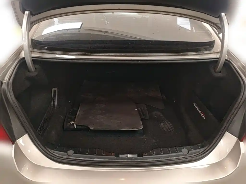 BMW 5 Series — миниатюра 24