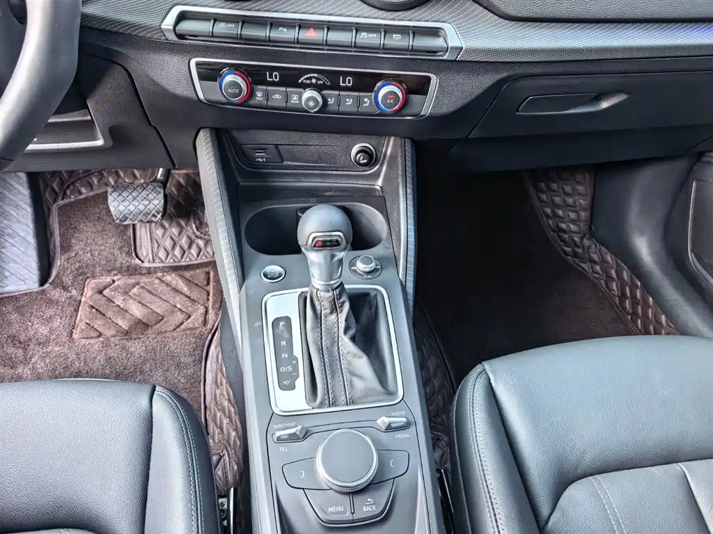 Audi Q2L 2022 35 TFSI Fashion