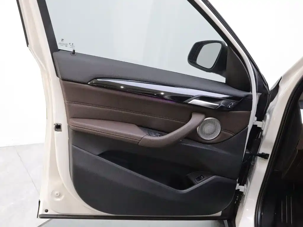 BMW X1 — миниатюра 10