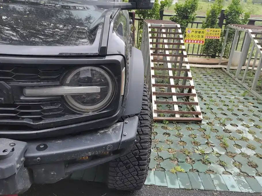 Ford Bronco — миниатюра 5