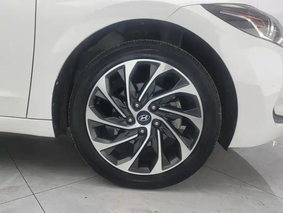 Hyundai Elantra — миниатюра 6