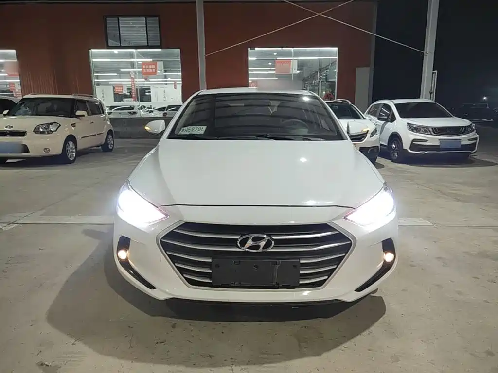 Hyundai Elantra — миниатюра 3