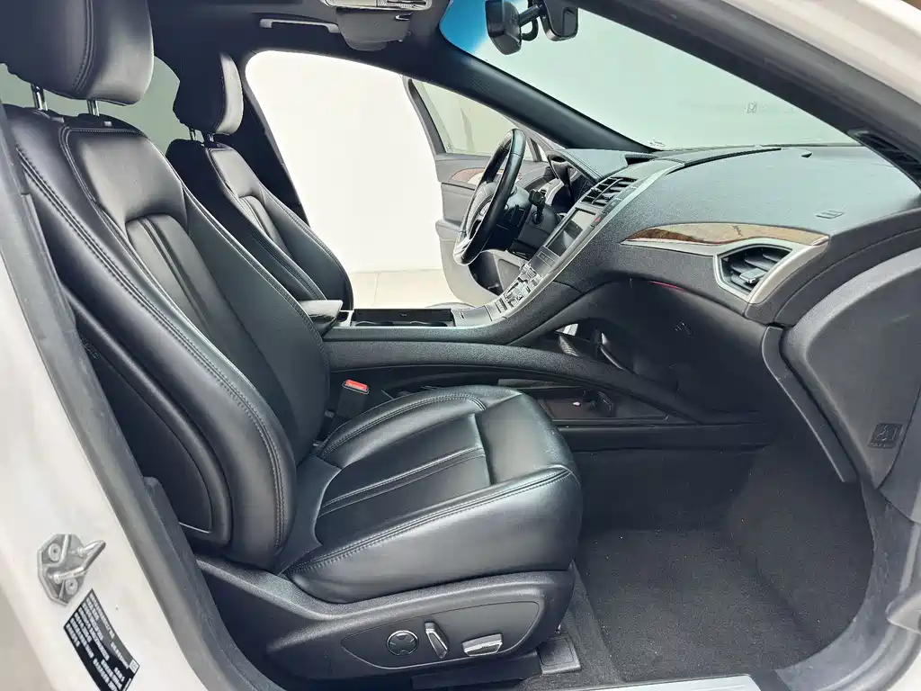 Lincoln MKZ — миниатюра 9