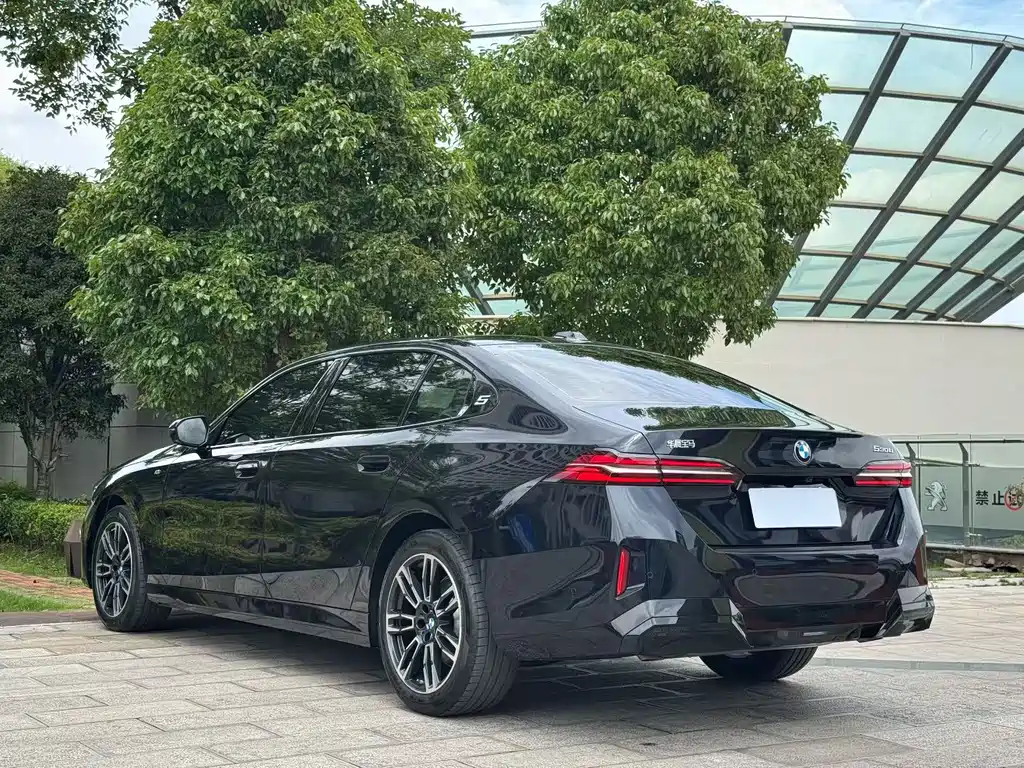BMW 5 Series — миниатюра 7