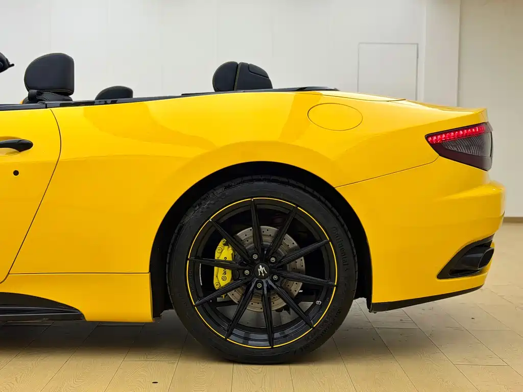 Maserati GranCabrio — миниатюра 8