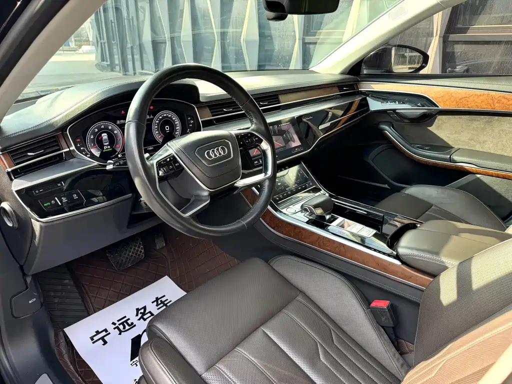 AUDI A8