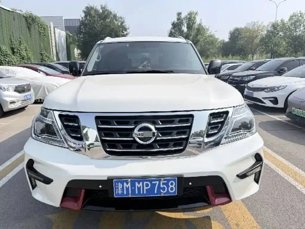 Nissan Patrol — миниатюра 6