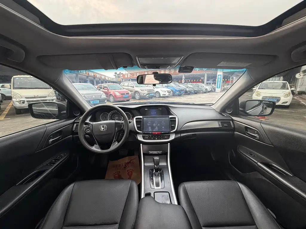 Honda Accord — миниатюра 7