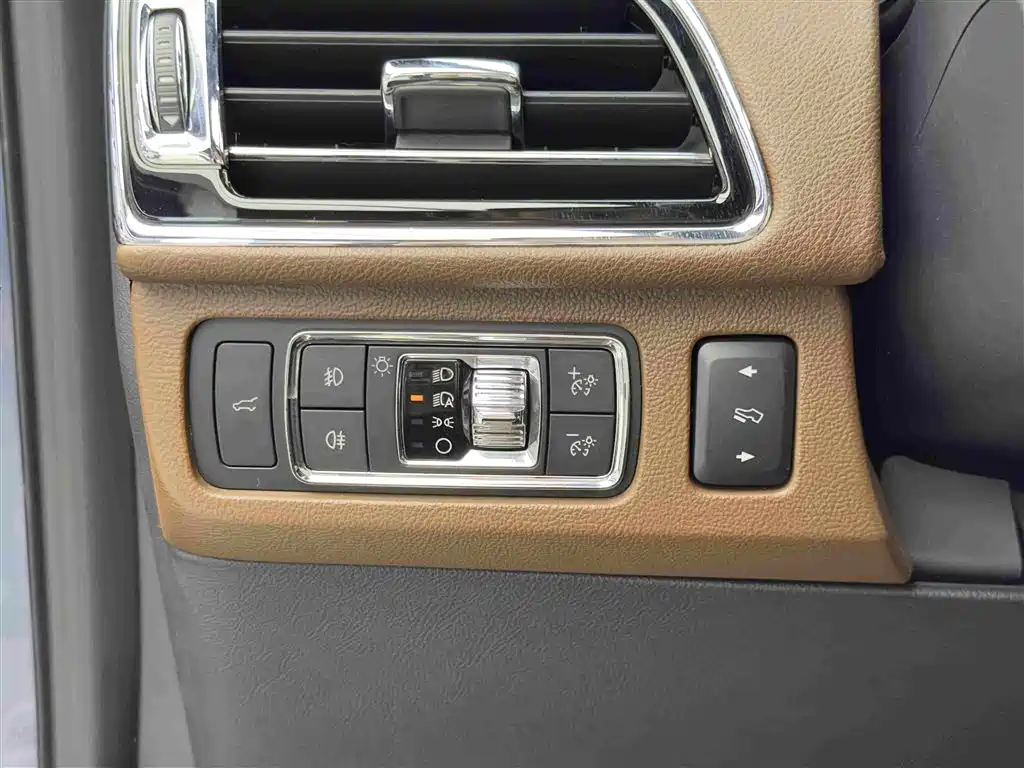 Lincoln Navigator — миниатюра 17