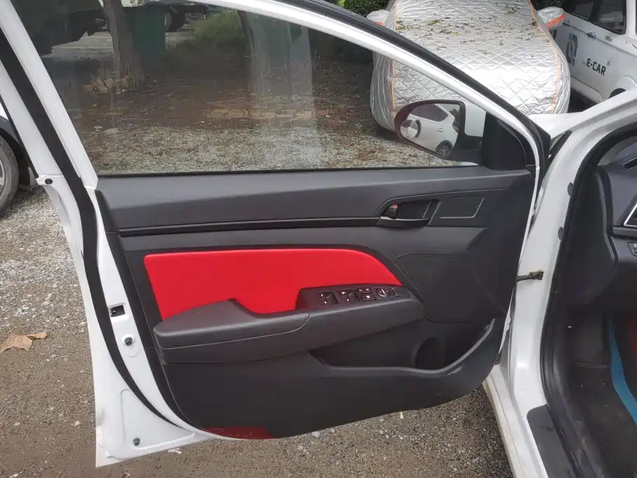 Hyundai Elantra — миниатюра 7