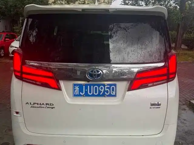Toyota Alphard — миниатюра 5
