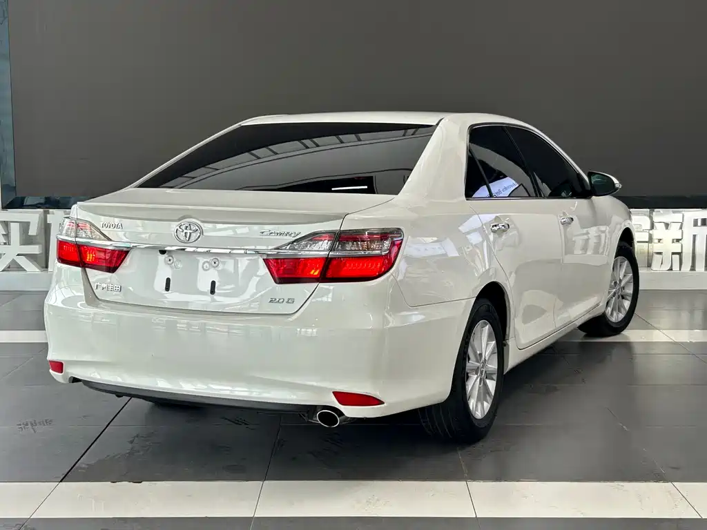 Toyota Camry — миниатюра 4